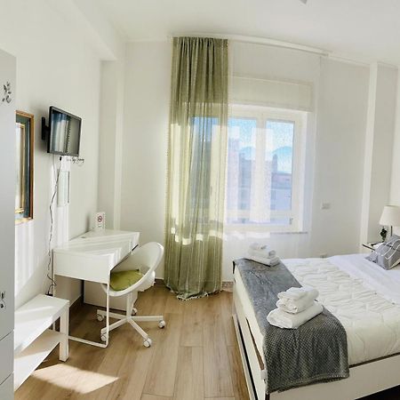 Vivina_081 Hotel Наполи Екстериор снимка