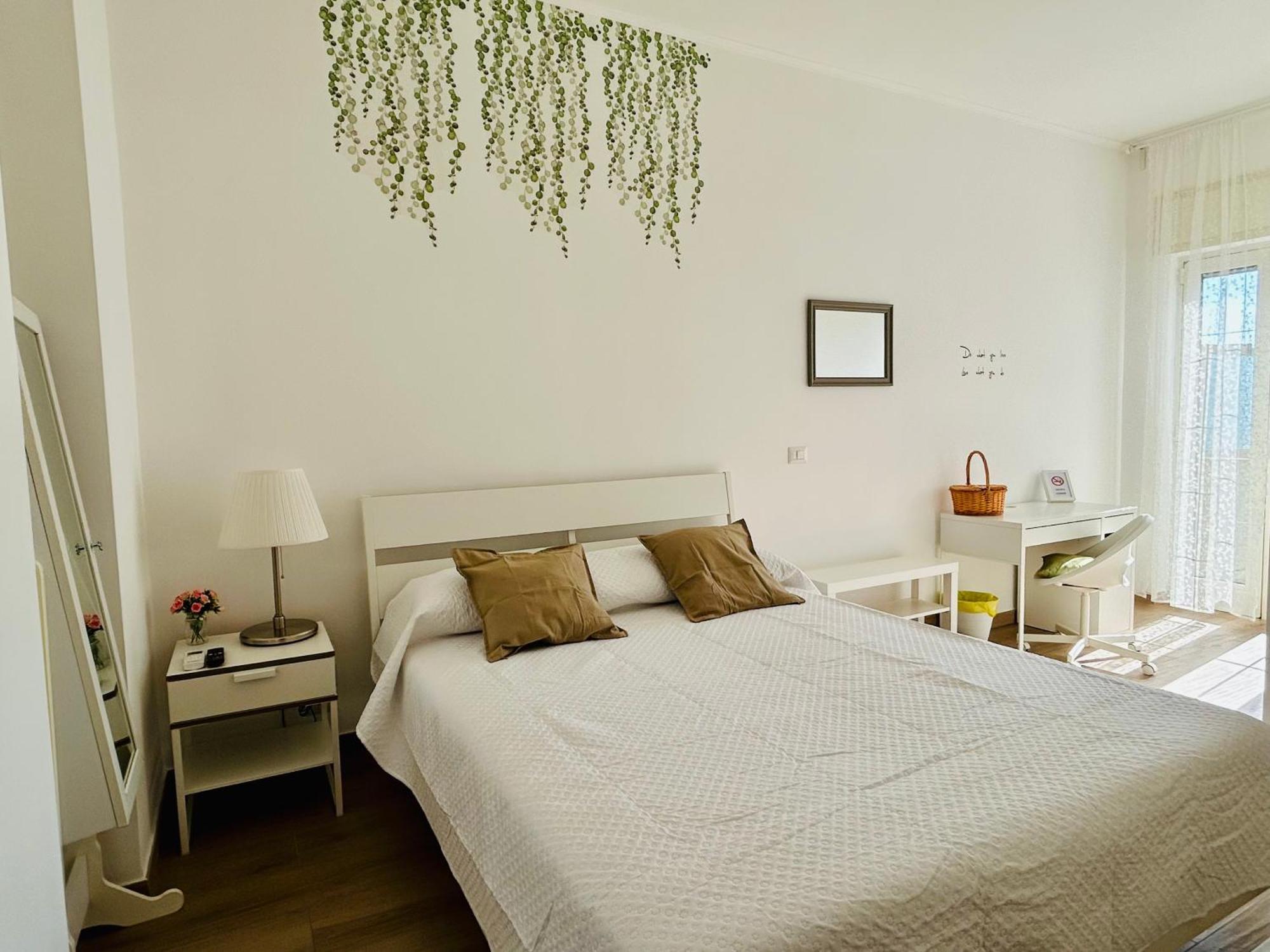 Vivina_081 Hotel Наполи Екстериор снимка